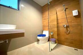 The Thames Pool Access Resort SHA+