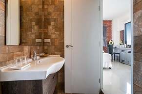 The Thames Pool Access Resort SHA+