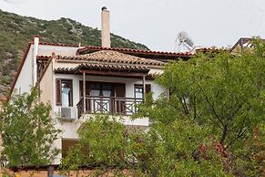 Apollon Stone Villa in Delphi