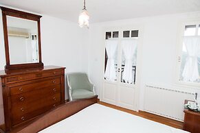 Apollon Stone Villa in Delphi