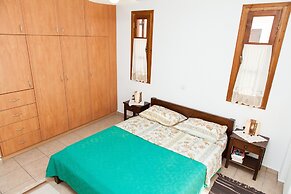 Arachova's Hilltop Delight Apartment