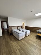 F Hotel 24h Check-In
