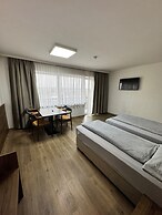 F Hotel 24h Check-In