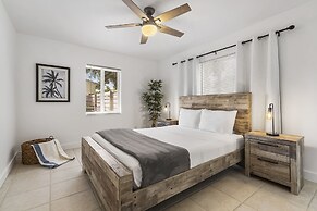 Alani Bay Premium Condos