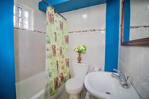 9 bed Villa Montego 10 Minute Walk to the Beach