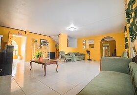 9 bed Villa Montego 10 Minute Walk to the Beach