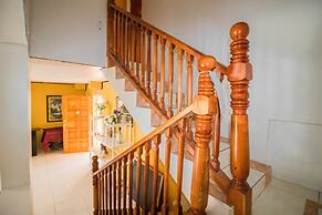 9 bed Villa Montego 10 Minute Walk to the Beach