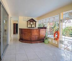 9 bed Villa Montego 10 Minute Walk to the Beach