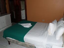 9 bed Villa Montego 10 Minute Walk to the Beach