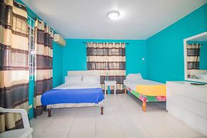 9 bed Villa Montego 10 Minute Walk to the Beach