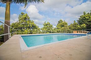 9 bed Villa Montego 10 Minute Walk to the Beach