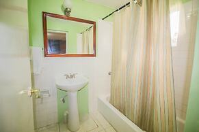 9 bed Villa Montego 10 Minute Walk to the Beach