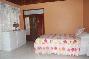 9 bed Villa Montego 10 Minute Walk to the Beach