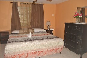 9 bed Villa Montego 10 Minute Walk to the Beach