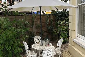 2 Bed House - Sleeps 6 - Garden, Pets, Parking