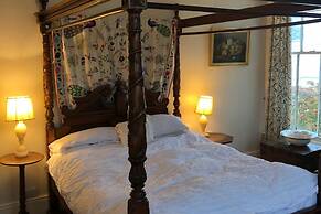 2 Bed House - Sleeps 6 - Garden, Pets, Parking