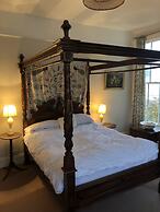 Cheltenham Cozy Retreat With 2 Bedrooms