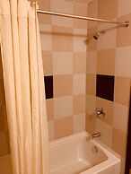 Motor City Inn & Suites