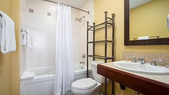 Luau I 6409/6411 - Flr4 - 2BR 2.5ba -