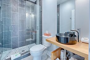 Pier Destiny 66 Pompano Street