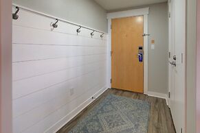 Elation 5722 Flr7 1BR 1BA 4