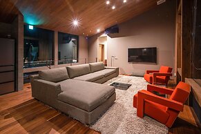 Gravity by The Hakuba Collection