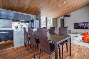 Gravity by The Hakuba Collection