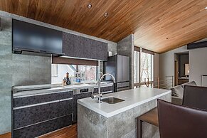 Gravity by The Hakuba Collection