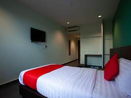 OYO 89487 Space Hotel