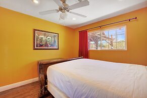 Las Vegas Elegance! Pool Table & Sparkling Pool! 3 Bedroom Home by Red