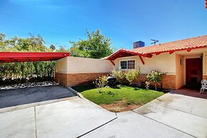 Las Vegas Elegance! Pool Table & Sparkling Pool! 3 Bedroom Home by Red