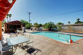 Las Vegas Elegance! Pool Table & Sparkling Pool! 3 Bedroom Home by Red