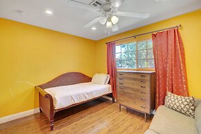 Las Vegas Elegance! Pool Table & Sparkling Pool! 3 Bedroom Home by Red