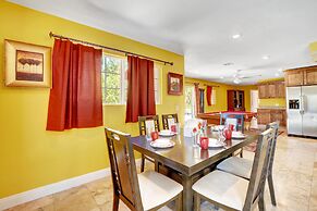 Las Vegas Elegance! Pool Table & Sparkling Pool! 3 Bedroom Home by Red