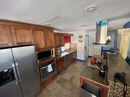 Las Vegas Elegance! Pool Table & Sparkling Pool! 3 Bedroom Home by Red