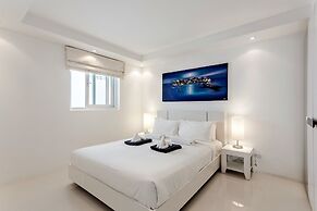 Kata Ocean View Condominium by Lofty
