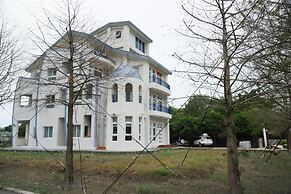 Meihua Lake Corner B&B