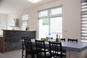 Meihua Lake Corner B&B