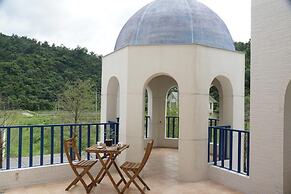 Meihua Lake Corner B&B