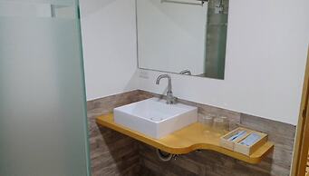 Meihua Lake Corner B&B