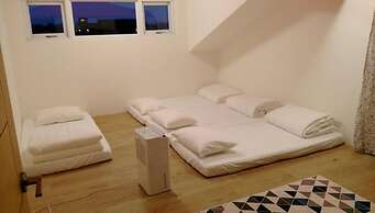 Meihua Lake Corner B&B