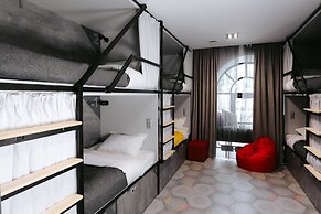 VDali Poshtel - Hostel