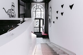 VDali Poshtel - Hostel