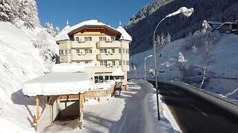 Hotel Höllroah