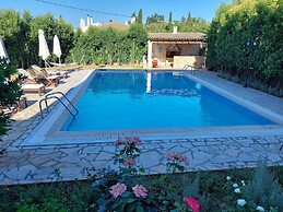 Cha Nanakas Village Inn