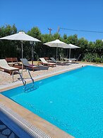 Cha Nanakas Village Inn