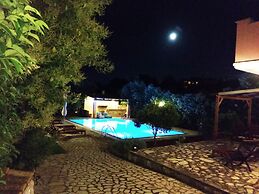 Cha Nanakas Village Inn