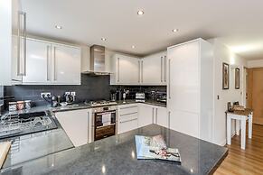 Large Apartment near Windsor Castle
