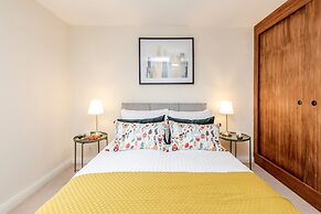 Large Apartment near Windsor Castle