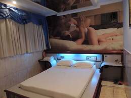 America Motel - Adults Only